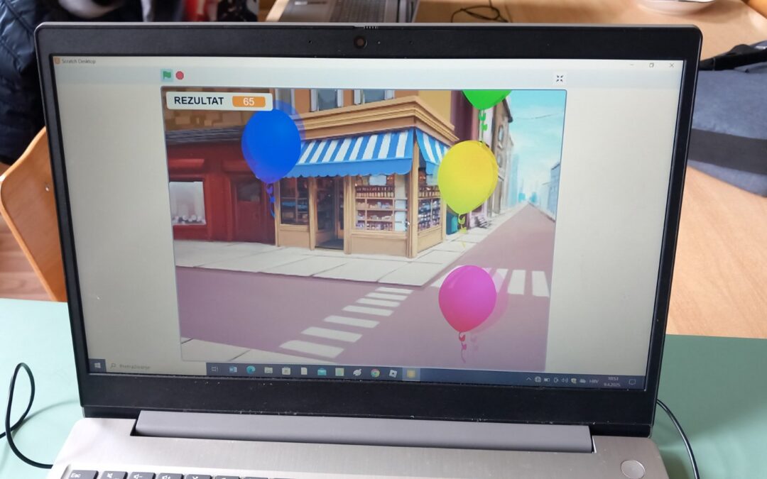 Izrada slikopriča i programiranje u Scratch-u na Informatici