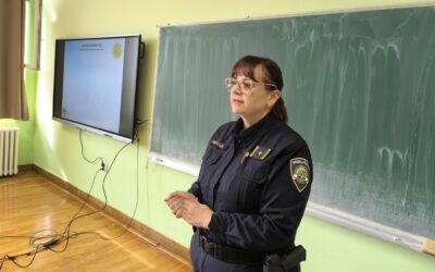Djelatnice MUP-a i Obiteljskog centra održale predavanje učenicima 6.razreda